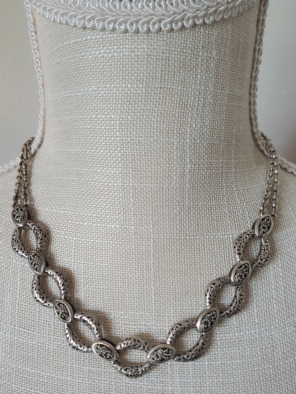 Lois Hill Signed 925 Oxidized Sterling Silver Scroll Textured Oval Link Necklace